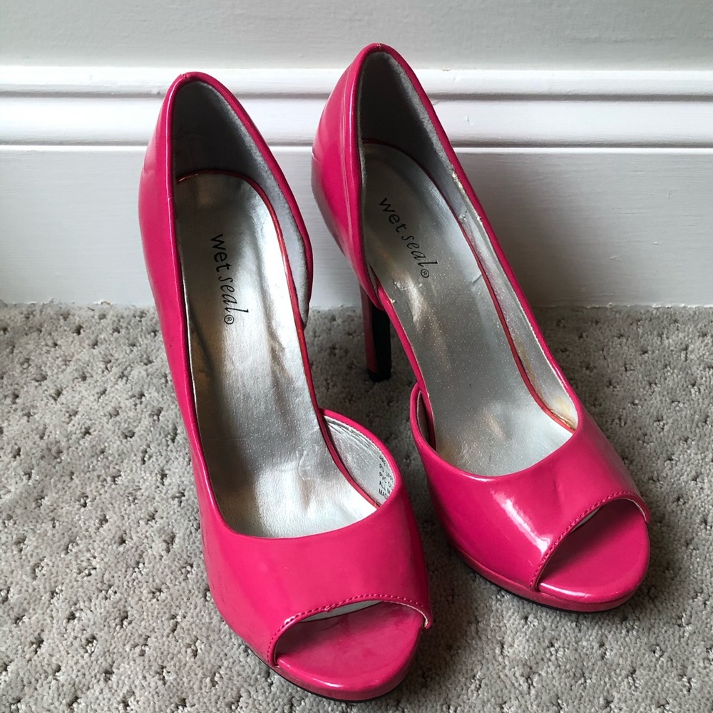 Wet seal “Pretty” open toe platform pumps. Size 7
